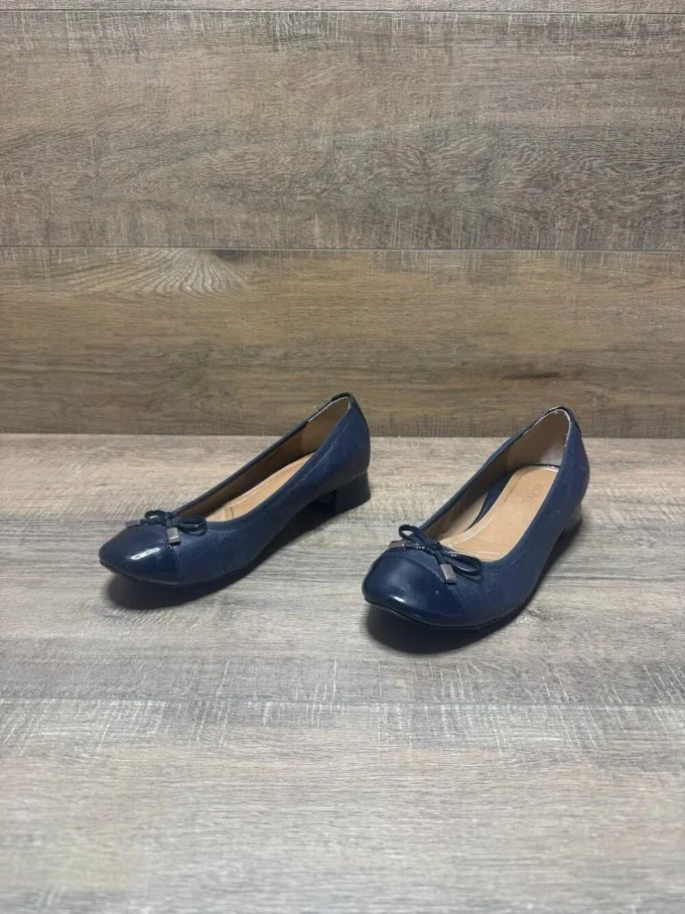 Vionic Daphne Blue Leather Cap Toe Low Heel Shoe Women's Size 6